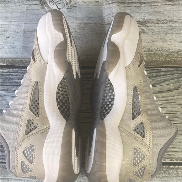 Air Jordans 11 Retro Low IE Men's SZ 9 Sneakers Gray Beige & White NWOT (no box) - Picture 5 of 7